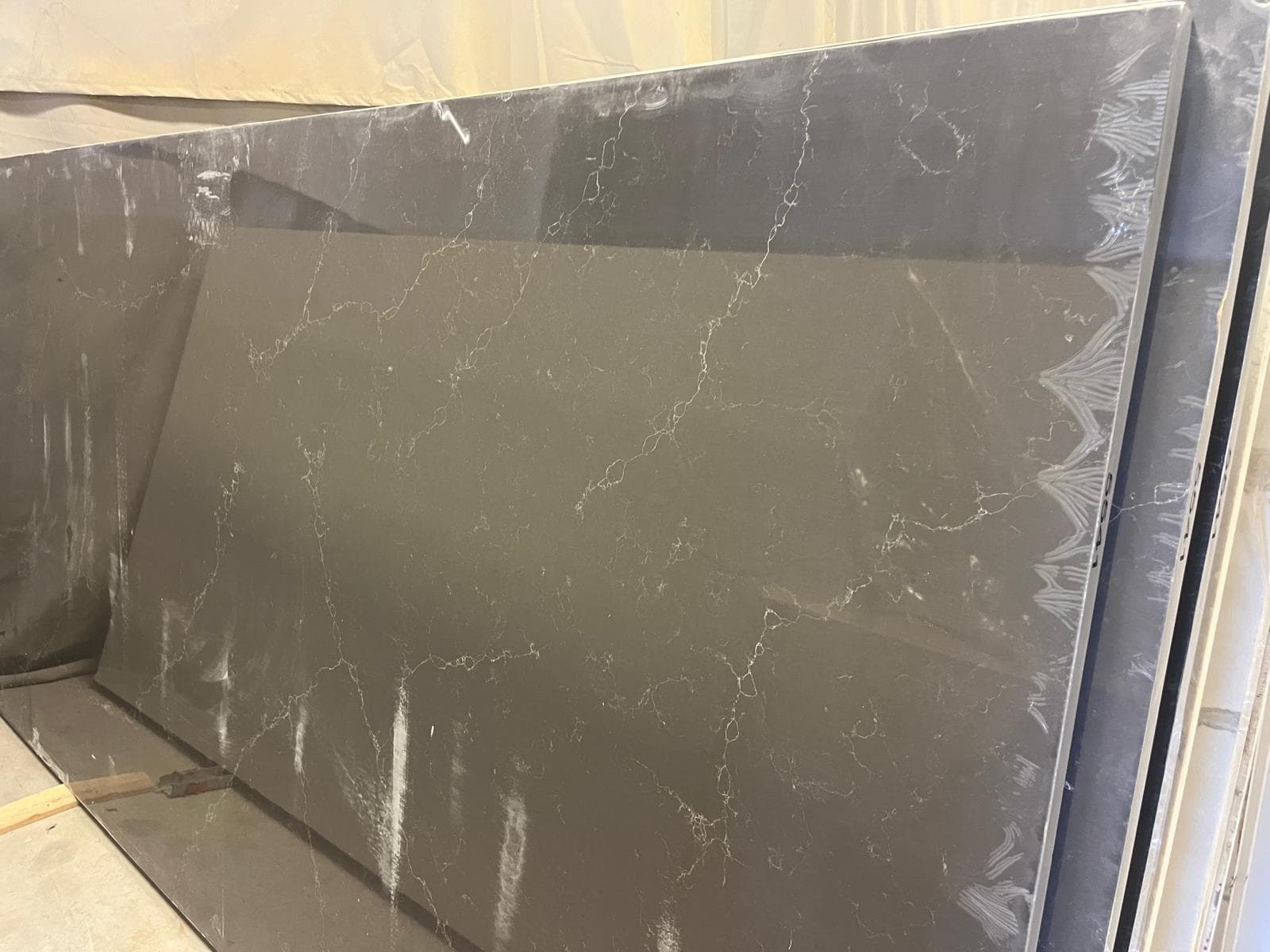 Quartz slab in stock at the workshop, photo 1