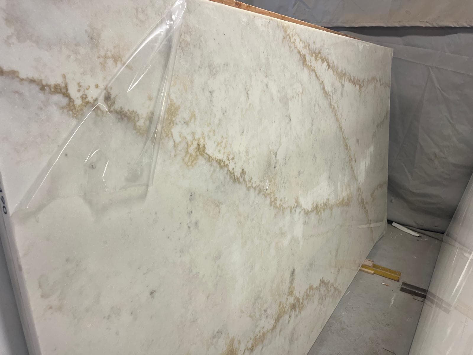 Quartz slab in stock at the workshop, photo 3