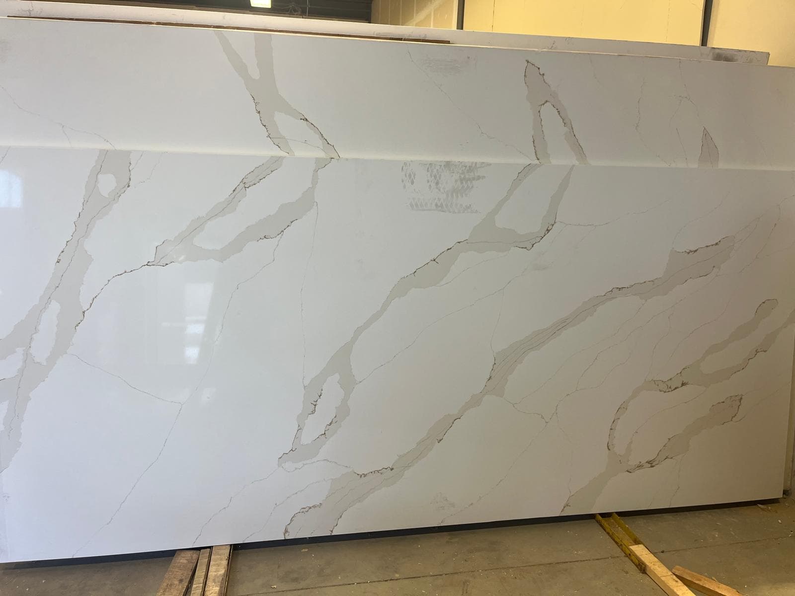 Quartz slab in stock at the workshop, photo 5
