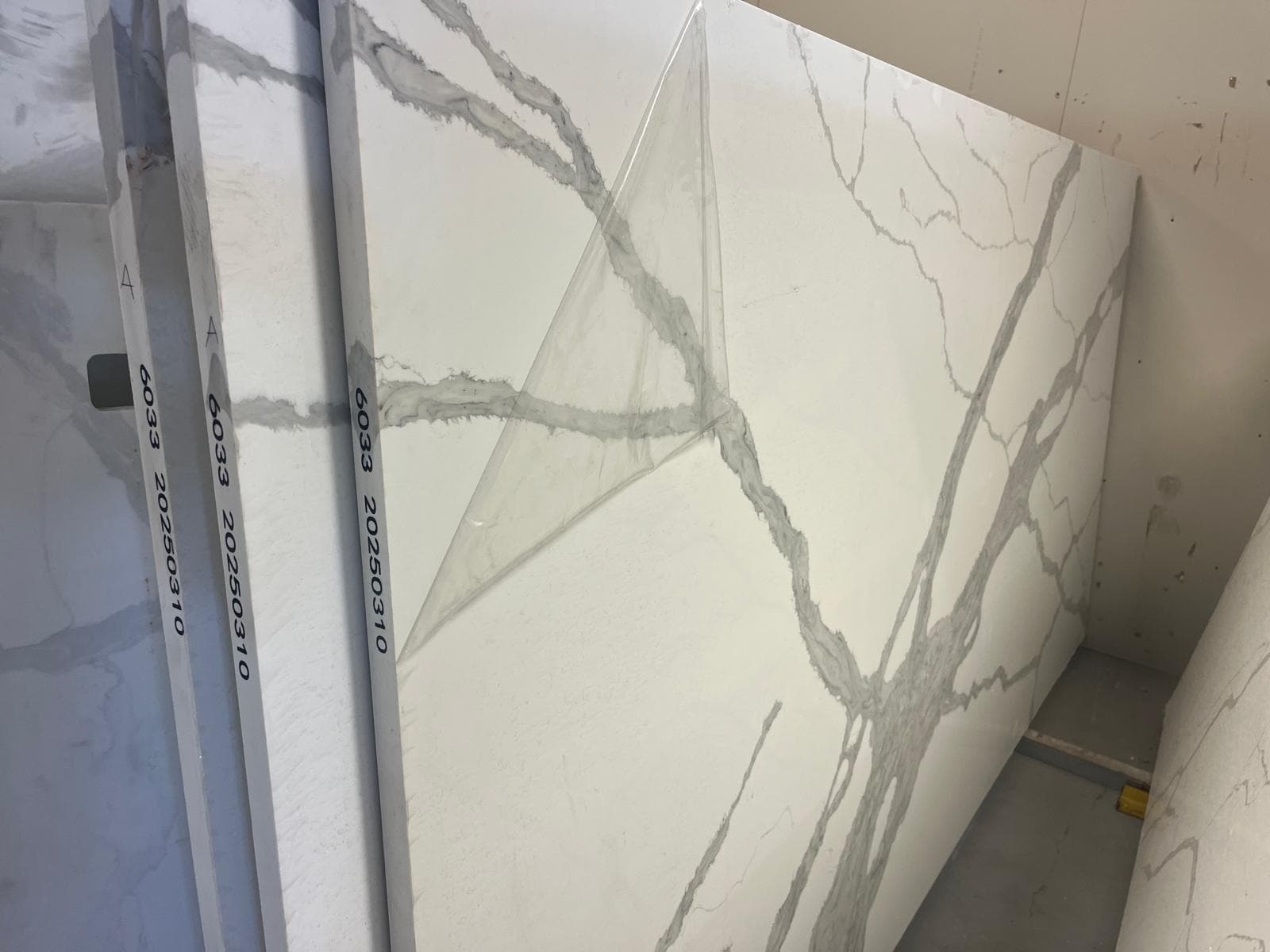 Quartz slab in stock at the workshop, photo 6