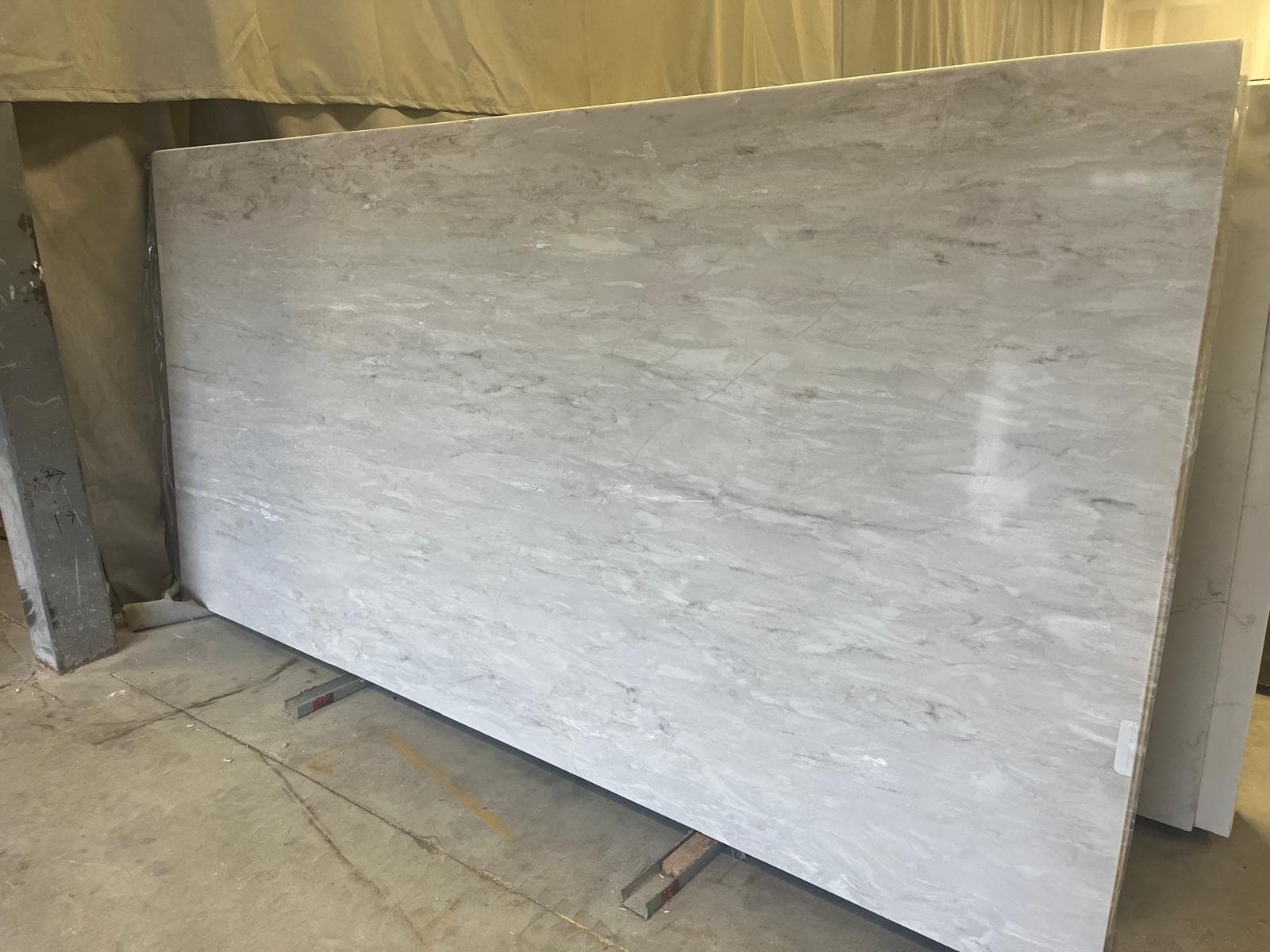Quartz slab in stock at the workshop, photo 9