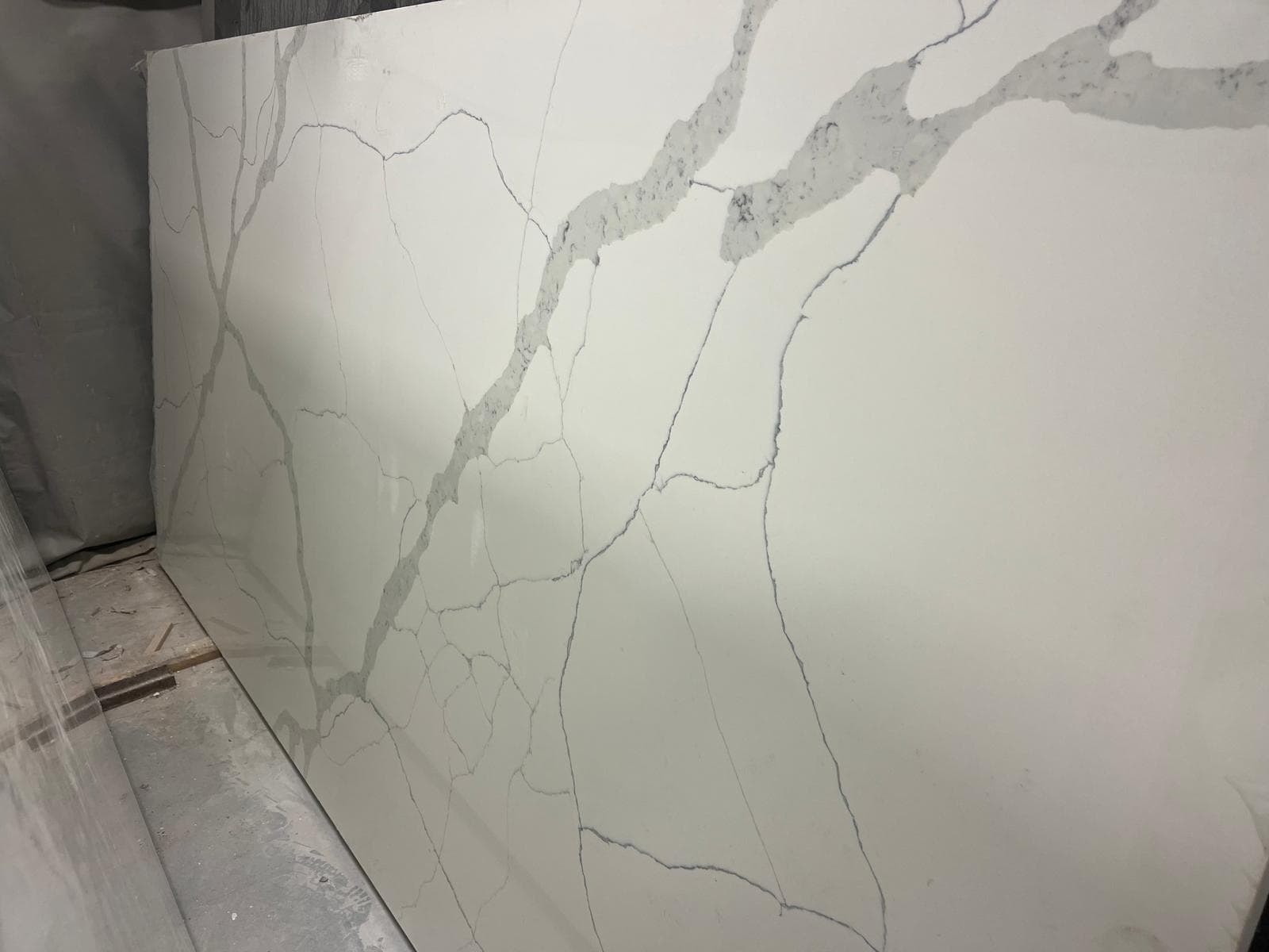 Quartz slab in stock at the workshop, photo 10