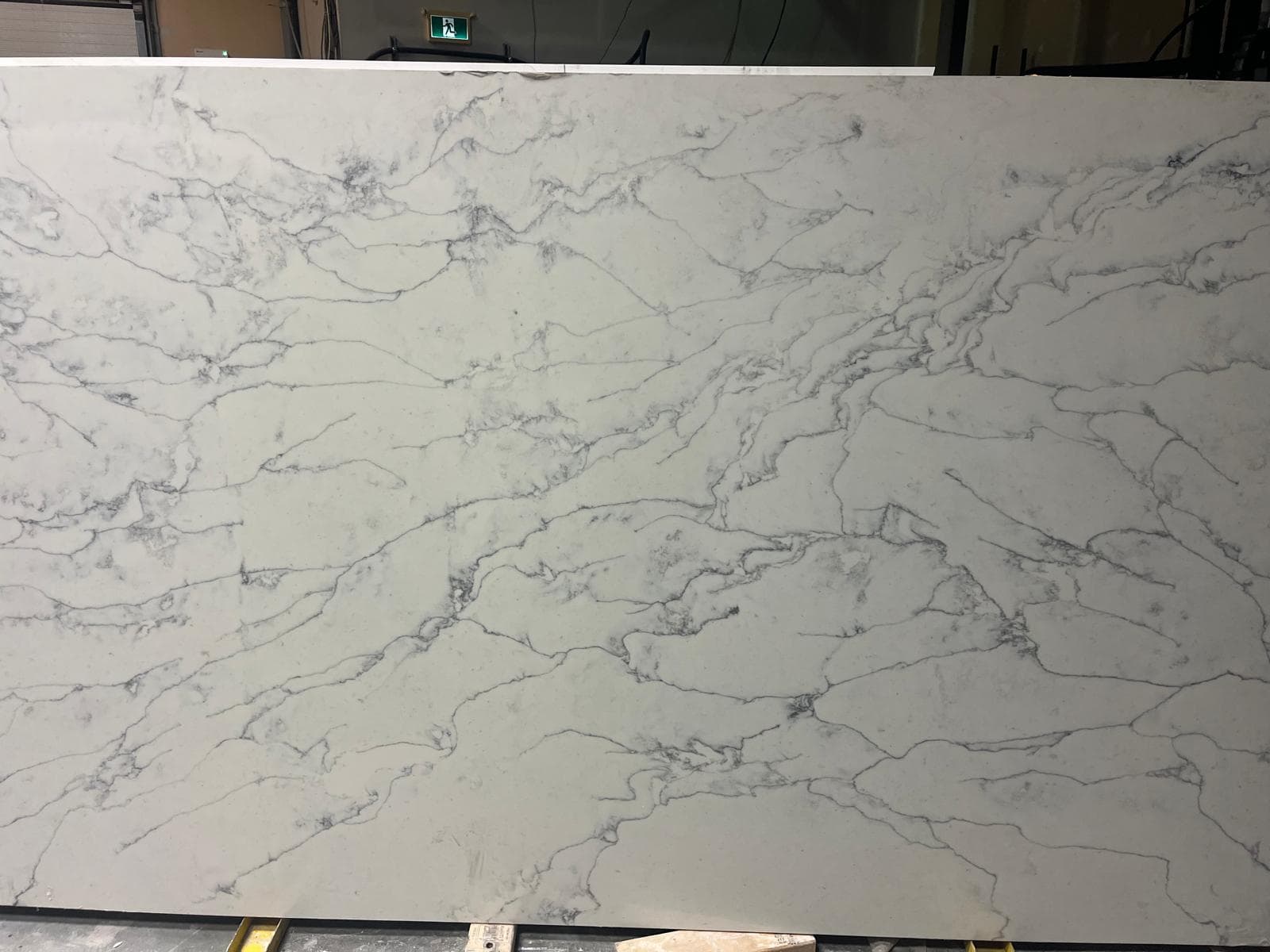 Quartz slab in stock at the workshop, photo 11