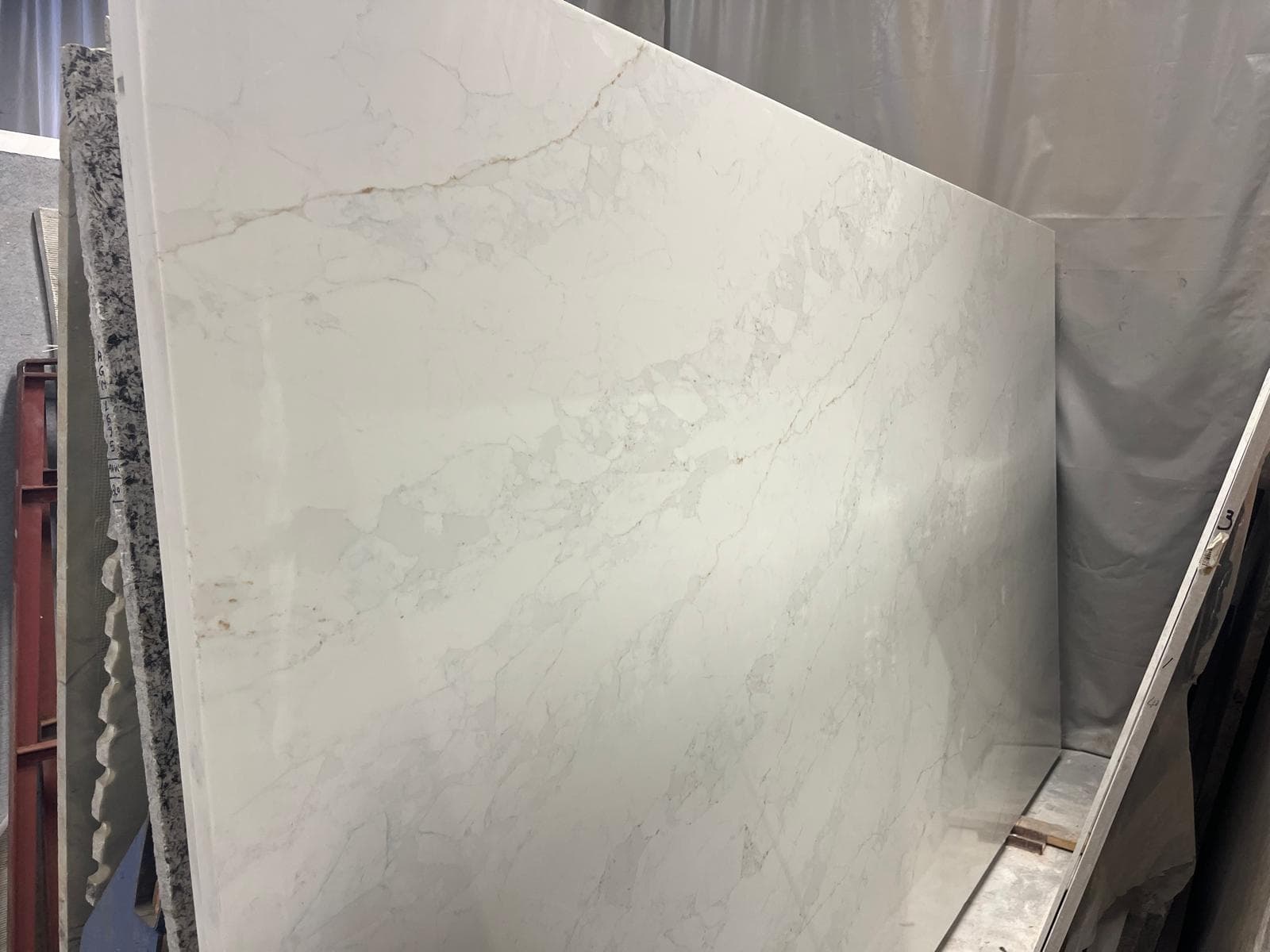 Quartz slab in stock at the workshop, photo 16