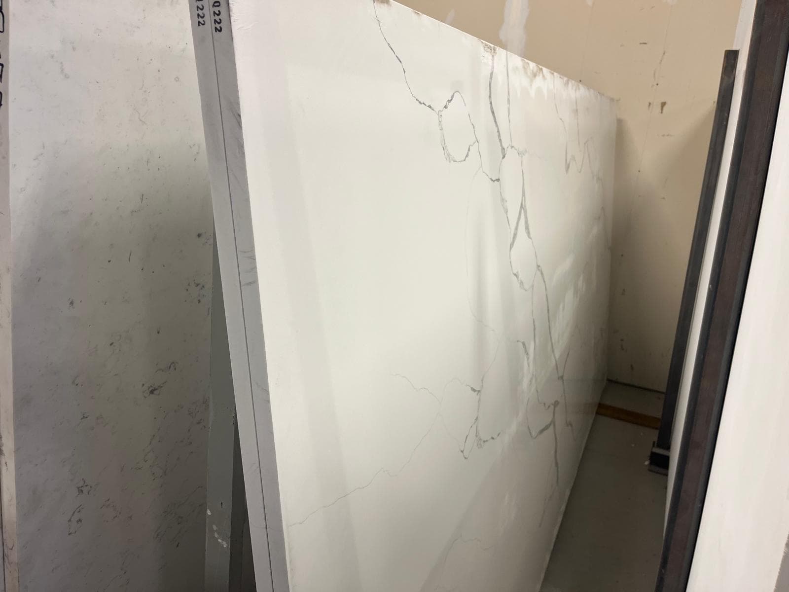 Quartz slab in stock at the workshop, photo 18