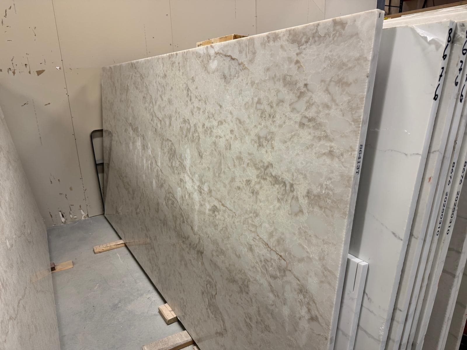 Quartz slab in stock at the workshop, photo 24