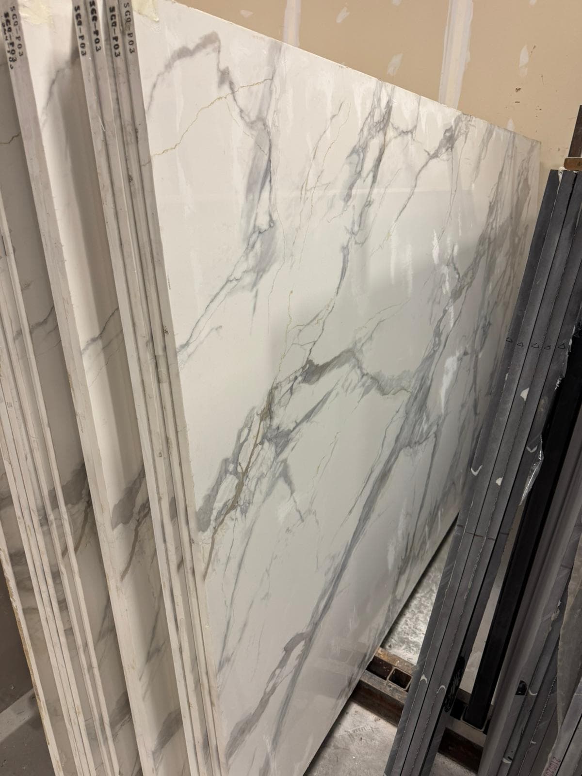 Quartz slab in stock at the workshop, photo 27