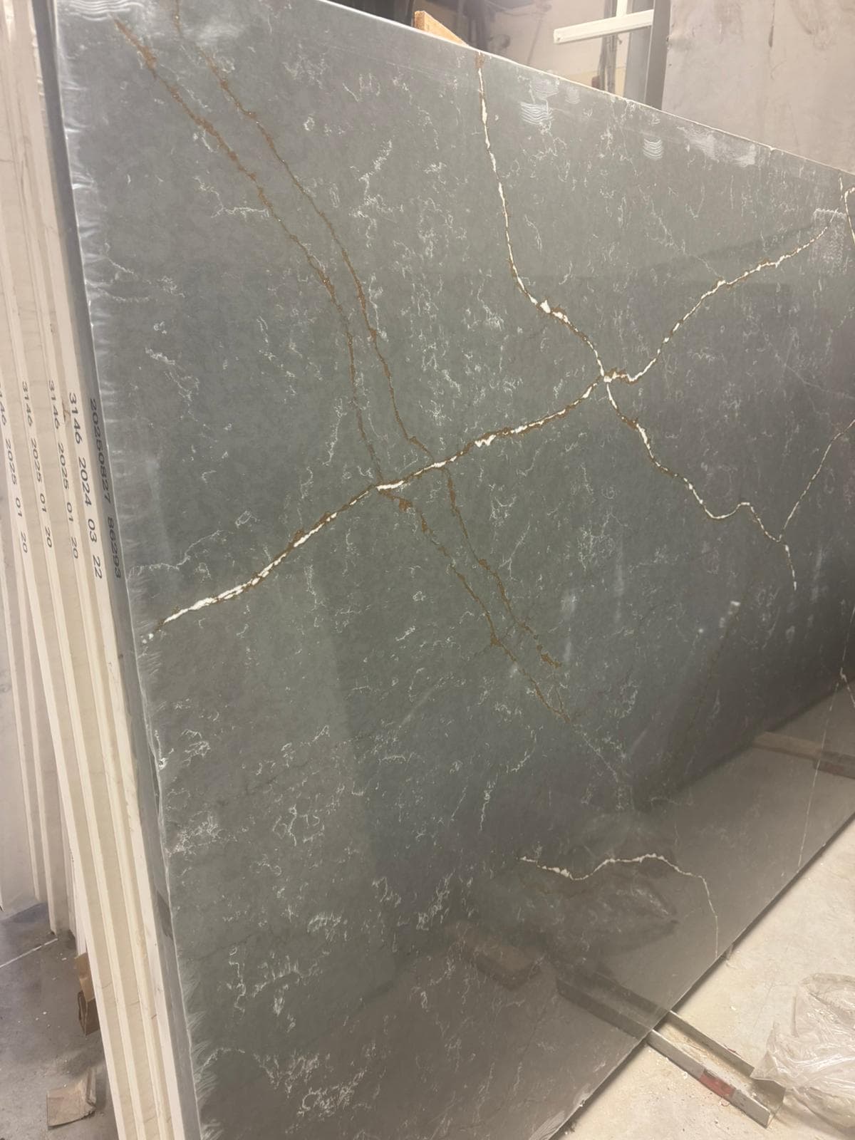 Quartz slab in stock at the workshop, photo 30
