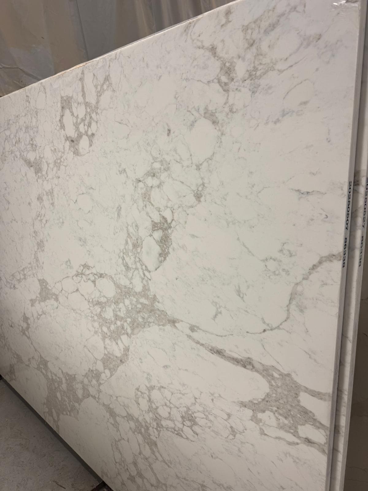 Quartz slab in stock at the workshop, photo 37