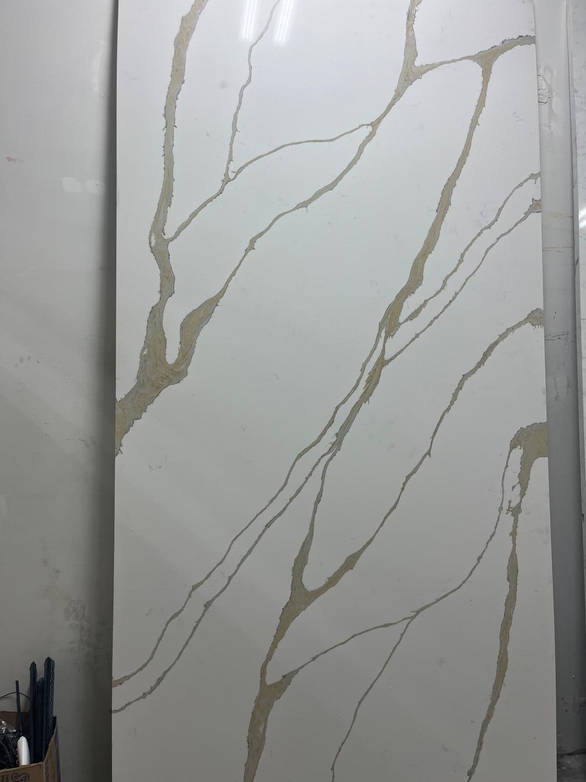 Quartz slab in stock at the workshop, photo 41