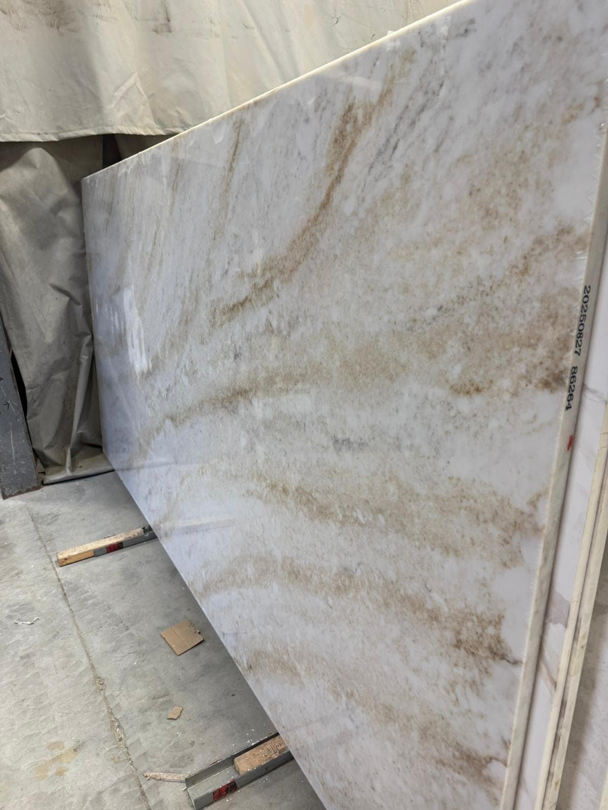 Quartz slab in stock at the workshop, photo 44